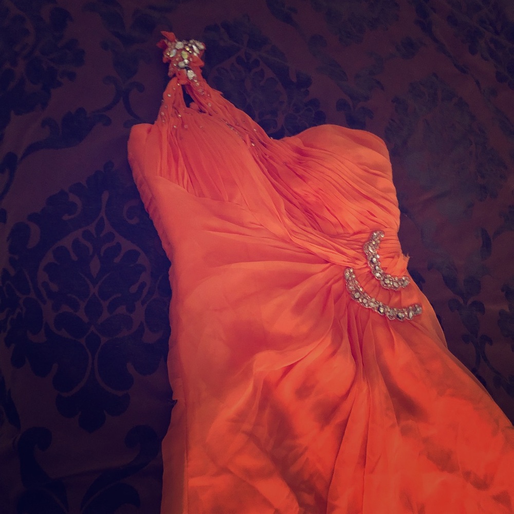 A beautiful gown by Toney Bowls